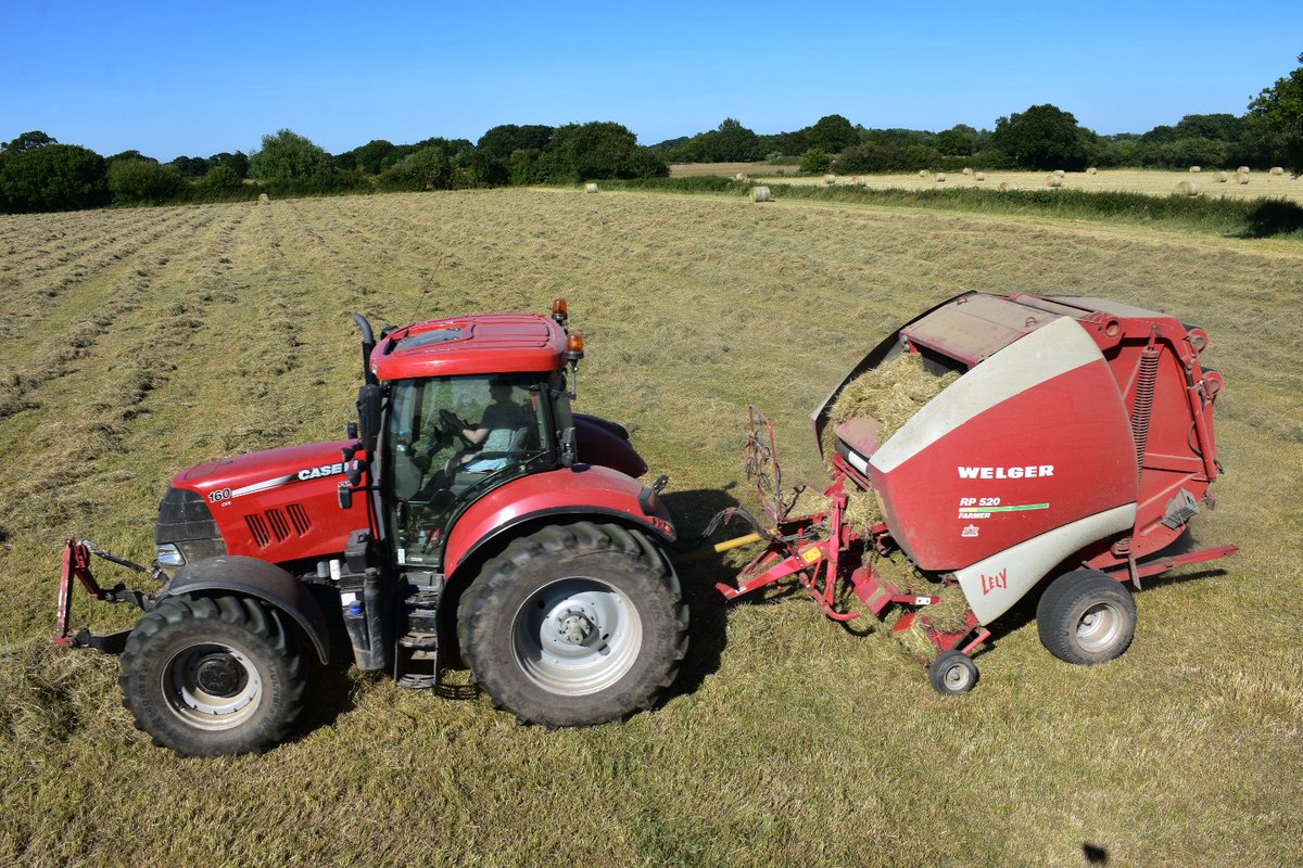 AG_Liam_photos's tweet photo. Busy afternoon photographing balers on Sunday 👌📸 @JohnDeere @LelyAtlantic @NHAG_UKandROI #d1010 #575 #lfwilliamsphotography #makehaywhilstthesunshines https://t.co/vUOAg3Fcy0