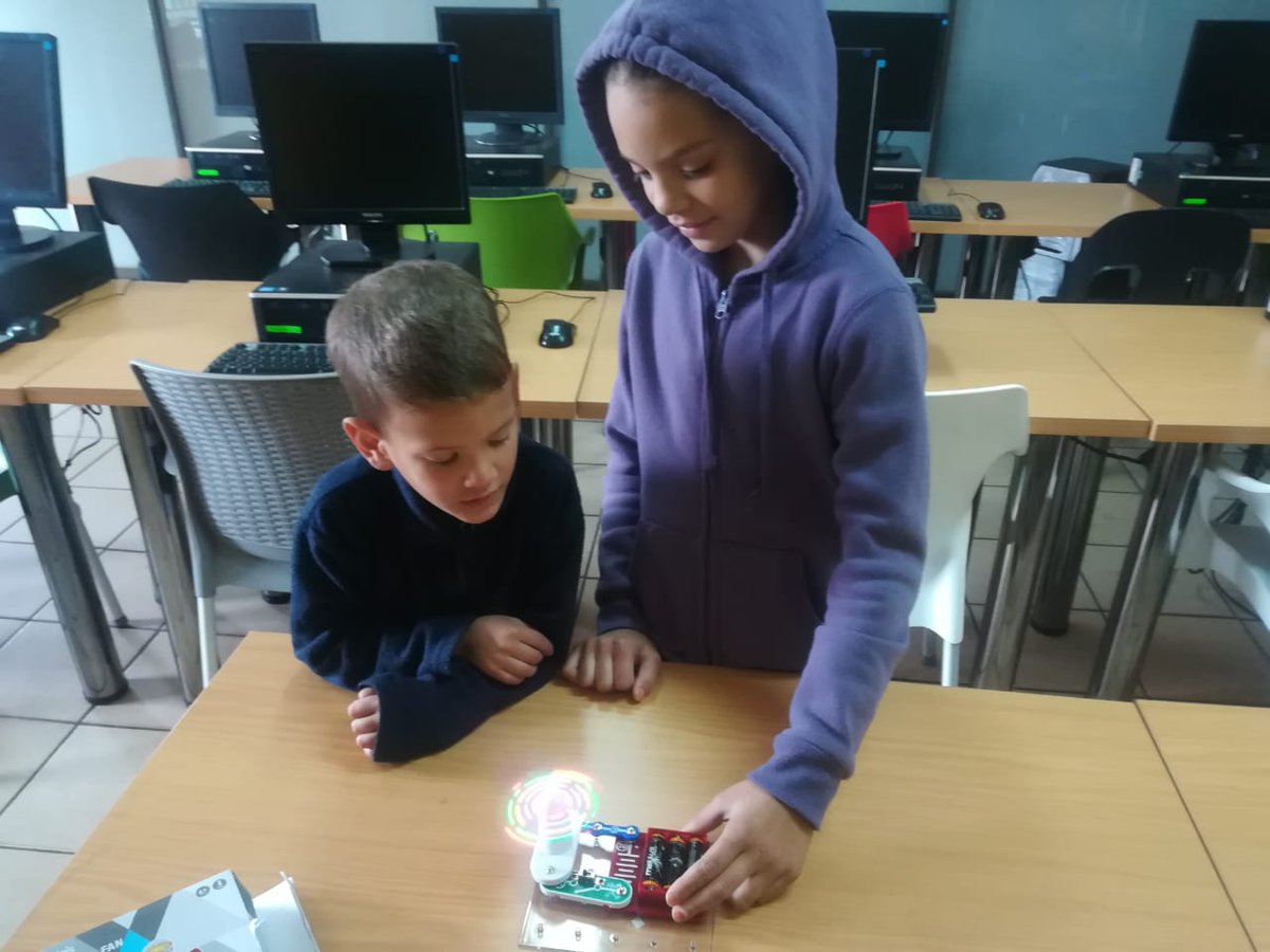 Siyafunda_ctc's tweet photo. Doing Robotics and  putting these robots to the test.
#Robotics https://t.co/MwmNzlW273