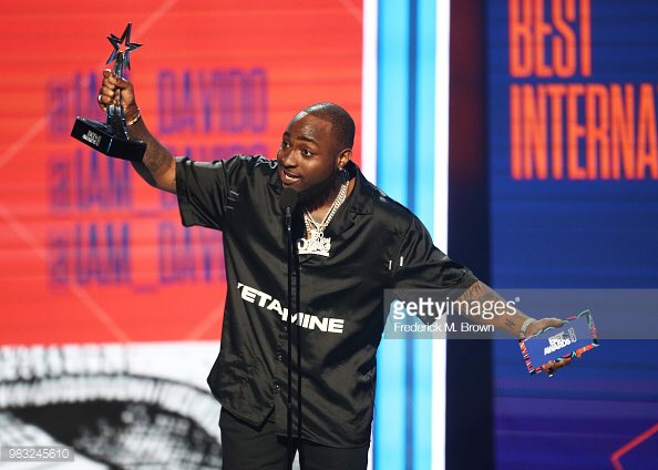 davido's tweet photo. It's kind of fun to do the impossible .... Nigerians turning  up Worldwide 🌍 🇳🇬🇳🇬❤️❤️ https://t.co/Qk1ru1ZCfJ