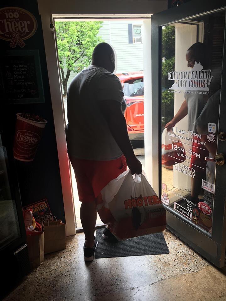 DickySauce's tweet photo. Did y’all know the Sauce family sigil is the back of @DickySauce as he walks away carrying massive amounts of wings he didn’t pay for? https://t.co/N96MyAEMy2
