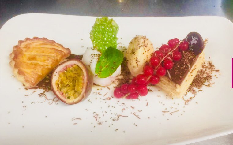 gastroselekt's tweet photo. Pietje Pek i/e familierestaurant bij uitstek wr vriendelijkheid en kwaliteit primeert.
Niets meer, maar zeker niets minder. En dat vertaalt zich nr een menukaart waar enkel topgerechten opstaan. Mt dezelfde eigenschappen: familiaal en kwalitatief.
#restaurant #gastroselekt #diner https://t.co/ZtBMuiftan