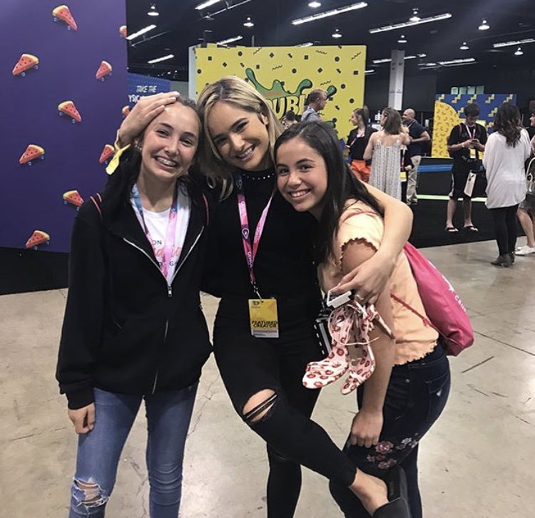 ChachiGNews's tweet photo. Chachi with fans at Vidcon https://t.co/0lxxUM75QY