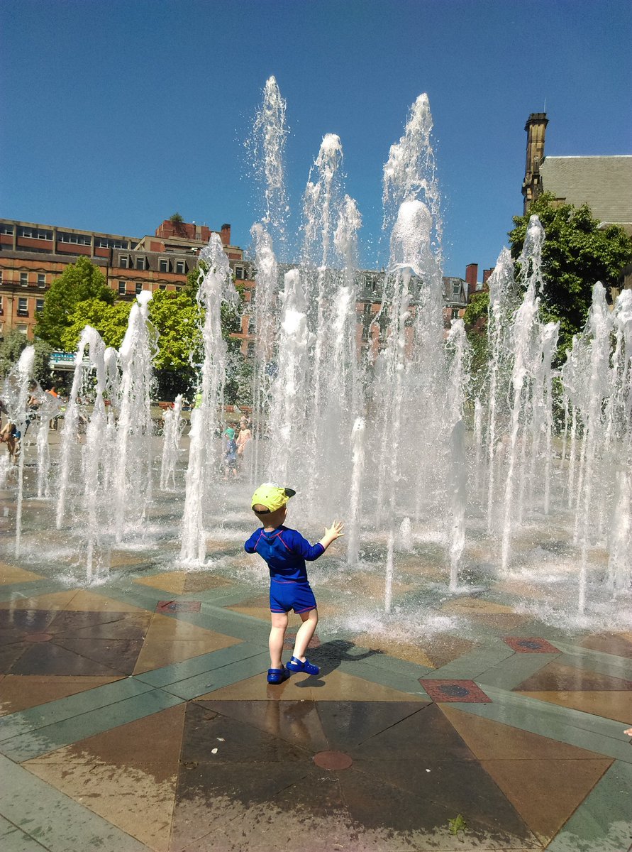 sashaslasher's tweet photo. Think someone wasnt quite ready for the fountains on full today in #peacegardens #sheffield https://t.co/38mj1KMkzw