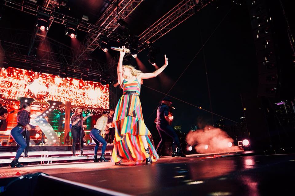 kylie_pix's tweet photo. #KylieMinogue performing for @nycpride 🙌🏻❤️🧡💛💚💙💜 https://t.co/wmiZfwyLZI