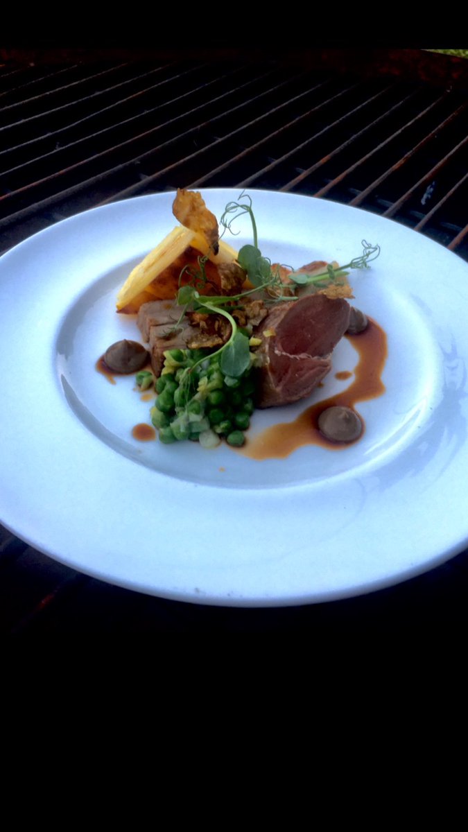 FeastByEd's tweet photo. Baa baa barbecue - loin &amp; shoulder of lamb, Boulangere potato, Jerusalem artichoke, peas with leeks, mushroom ketchup and lamb jus #lamb #feast https://t.co/kj8RBEHaET