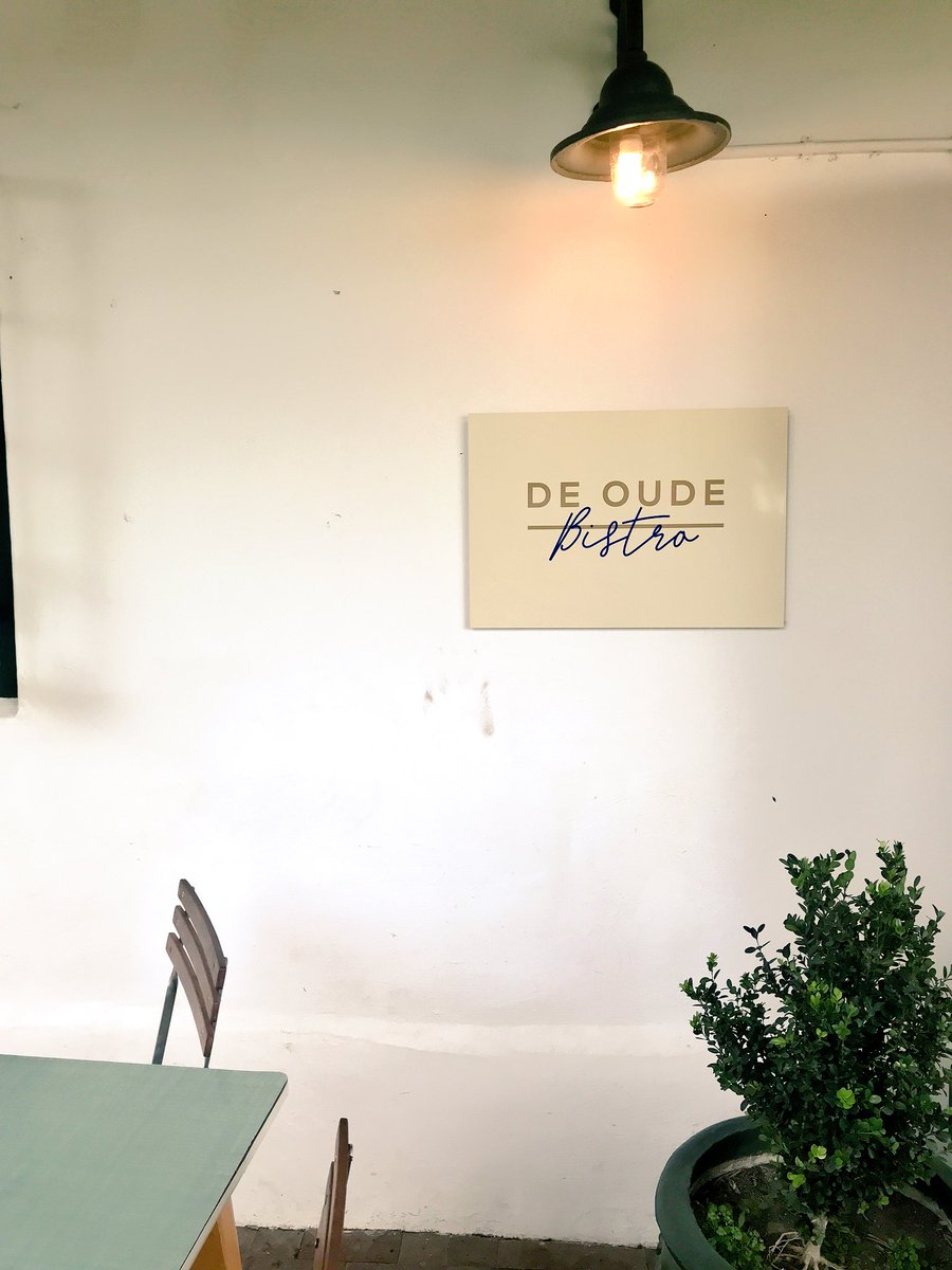 kleurlingbier's tweet photo. The @DevilsPeakBC @dptaproom De Oude is such an eclectic space. We only went for a beer at the Alpha Beer Hall, but will surely be back for a meal at the Bistro or Manor! #devilspeakbc https://t.co/AYraFxW355