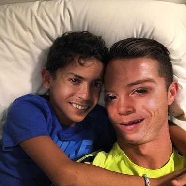 - pai, vem tirar foto comigo
- me deixa dormir, tenho jogo amanhã
- sou a criança de ouro
- seu irmão precisa de mim
- sou o melhor aluno da escola
- filho tenho fome