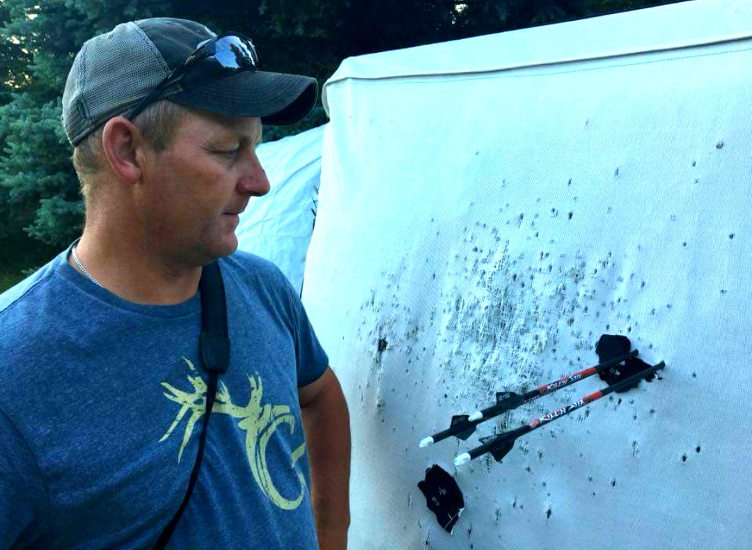 killnstix's tweet photo. Mr Cody Draper dialing in the #killnstix #origanal at 80 yards. Nice work Cody!
#Archery #bowhunter #targetarchey #hunting #huntinglife #WheretheBloodTrailBegins #Huntwithadditude #whatgetsyououtdoors https://t.co/HZA4pnaFPN