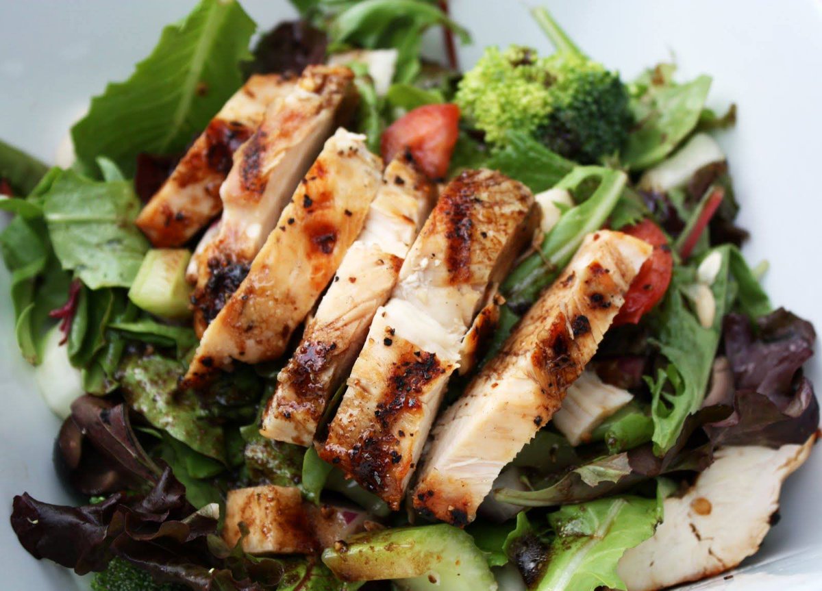 HaroldsChickAtl's tweet photo. #TasteTuesday try something new. We cook up the freshest southern fried food in Atlanta. chicken in a variety of ways, or the fish. customer favorite the fish, we even have salads if you’re looking for something healthy. Just try a TASTE. #haroldschicken #haroldsedgewood https://t.co/jJUYHYYNBX