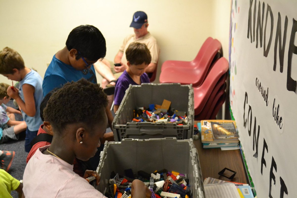 cobblibrary's tweet photo. #Tweens at #KennesawLibrary had to come together to solve a problem in an analytic manner. Our little engineers had to use Legos to build something that could rescue a stranded minifig in a "canyon". We had some very creative solutions! https://t.co/KHvdiGL7iL