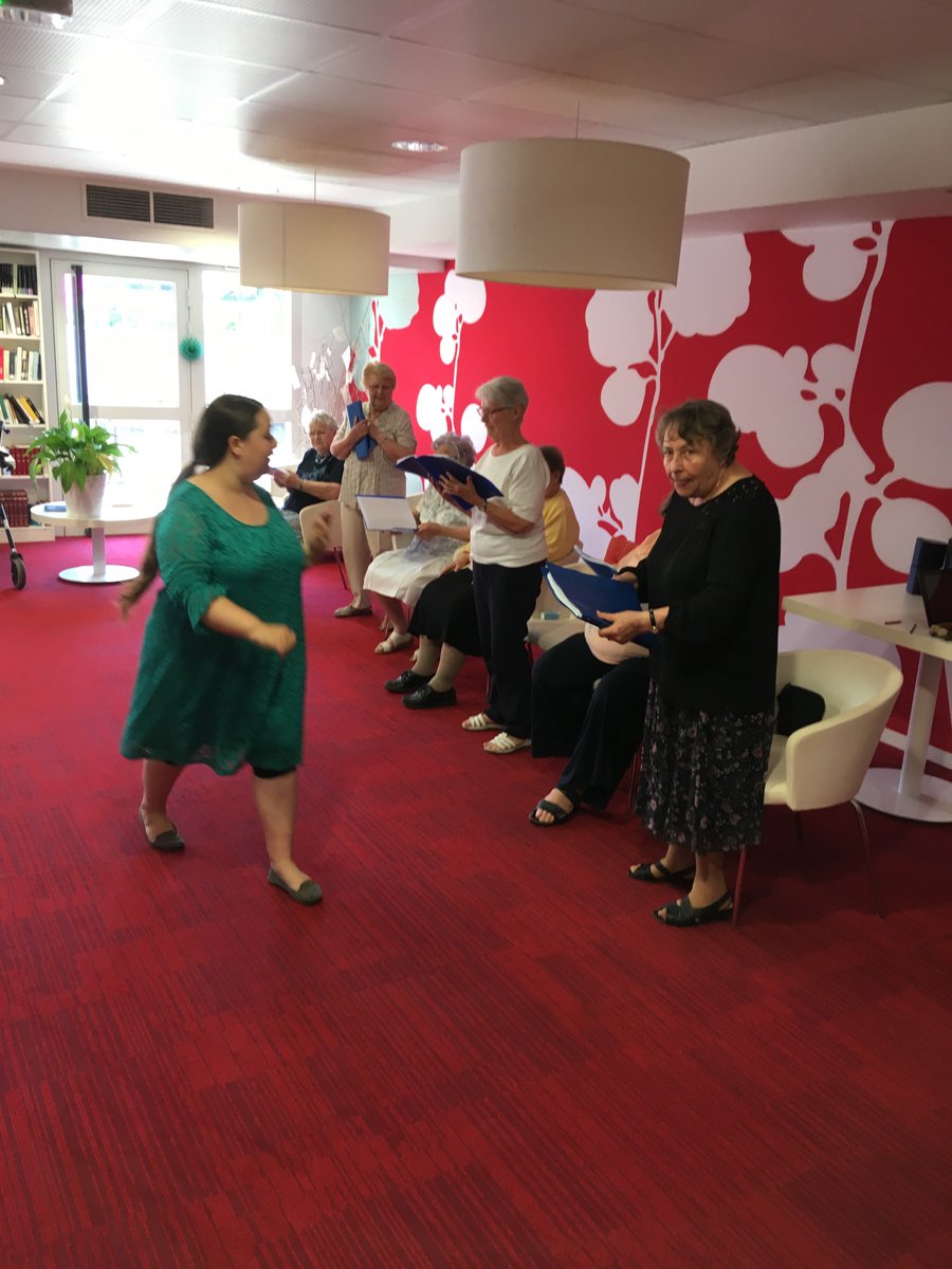SenLuce's tweet photo. #Chorale de @senluce en plein répétition pour le #Concert d’ete !
On élargi la cage thoracique, quelques #Vocalises.
Respiration ! Expiration pour évacuer le #stress et c est parti pour un moment de plaisir et de partage https://t.co/PzW4tApWF3
