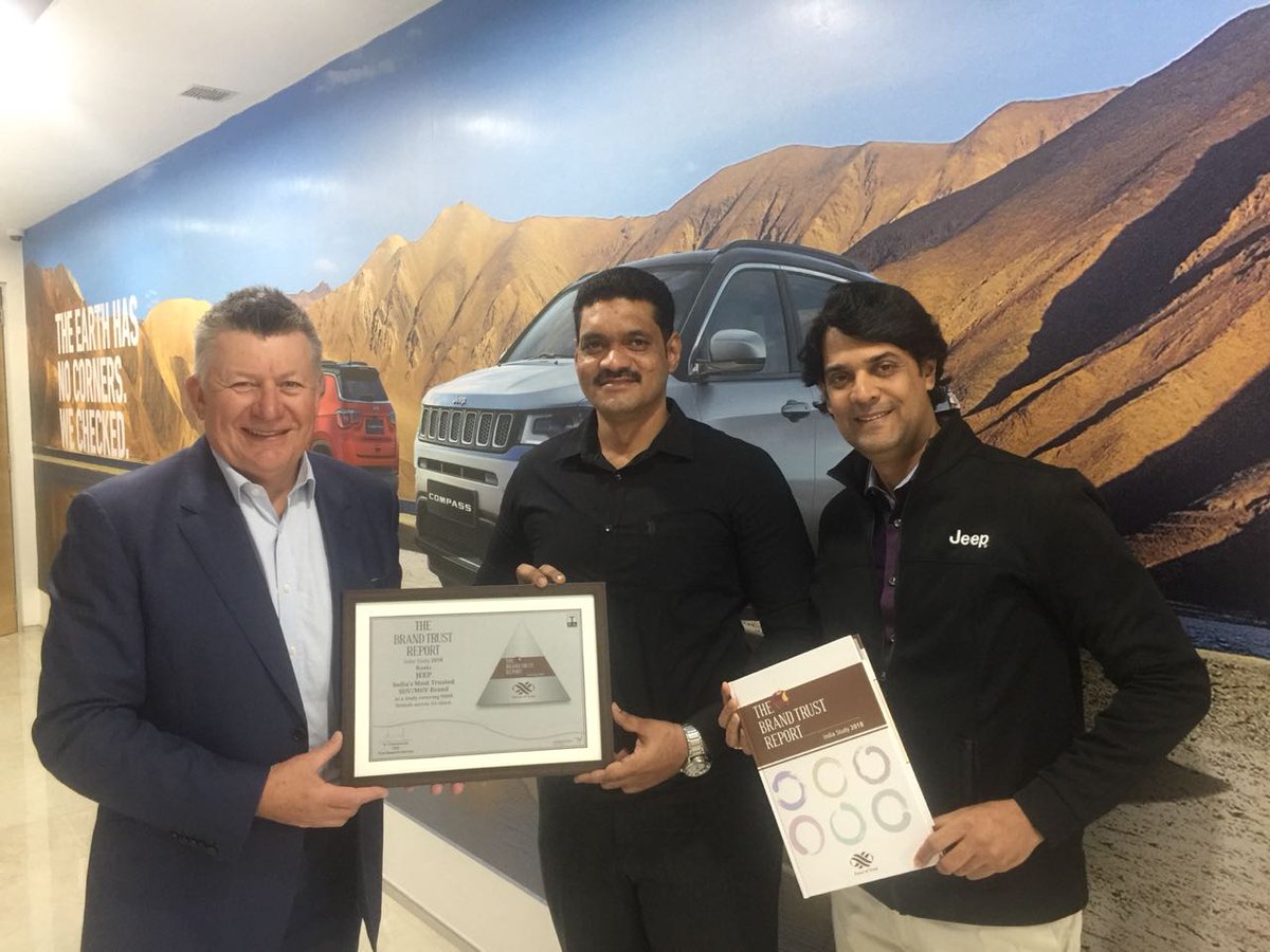 TRA_Research's tweet photo. Mr Sachin Bhosle presenting the award to Mr. Kevin Flynn, Managing Director, #FiatChryslerIndia & Mr. Rahul Pansare, Head - Marketing & PR. Brand @JeepIndia has been listed as the most trusted #SUV brand of India in ‘The Brand Trust Report, 2018’. #BTR2018 https://t.co/qpYYz4UNOy