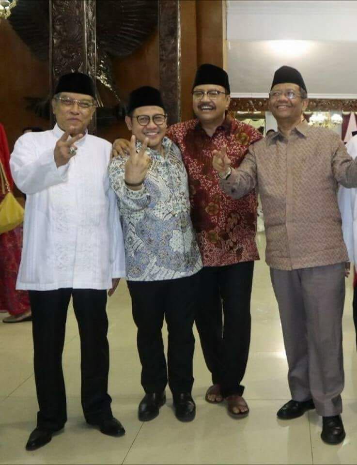DUA
Mohon doa dan dukungan untuk kemenangan nomer DUA di Jateng, Jatim, Riau, Maluku, mana lagi...?
