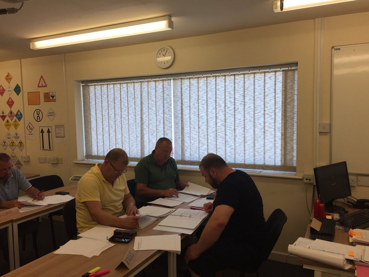 MattGillett1's tweet photo. .@unitesouthwest Safety Reps at the Port of Bristol are taking part this week in a Dockworkers Health & Safety Course. Delighted we’ve been able to put this on for them. @BeckyWhitwood @HeathP_Unite @StevePreddyRCO @KatAlbanese @unitetheunion https://t.co/nppAd1vtnp