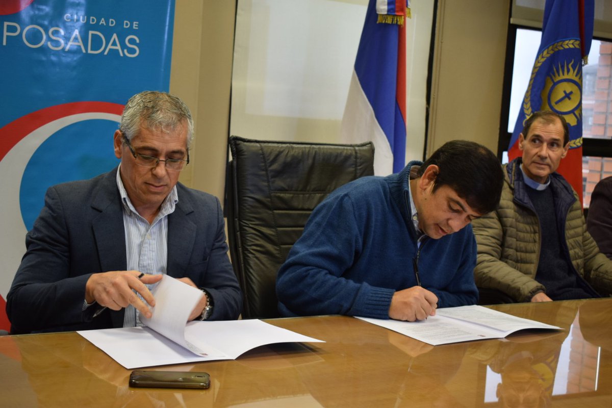 muniposadas's tweet photo. #Ahora el intendente @losadajoaquin presenta la Red Municipal de Abordaje Integral de Conductas Adictivas. https://t.co/ezgygTfiEF