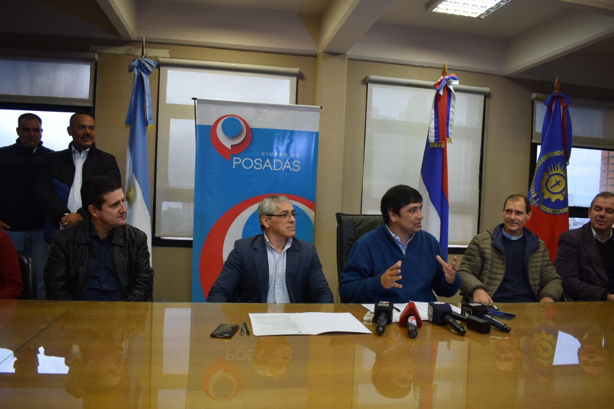 muniposadas's tweet photo. #Ahora el intendente @losadajoaquin presenta la Red Municipal de Abordaje Integral de Conductas Adictivas. https://t.co/ezgygTfiEF