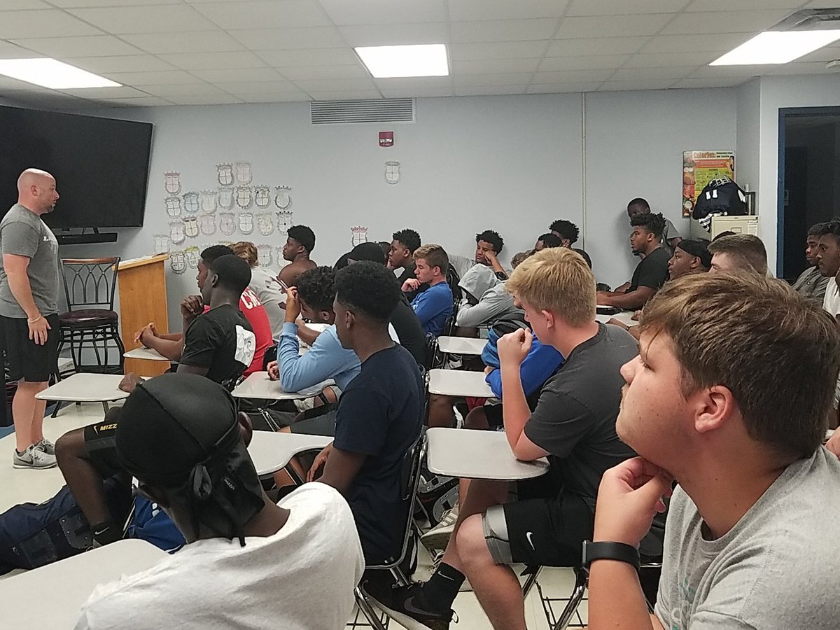 BELancerFB's tweet photo. Weather doesn't stop the learning #classroom #AdaptAdjustOvercome https://t.co/qCtyHJYpuG