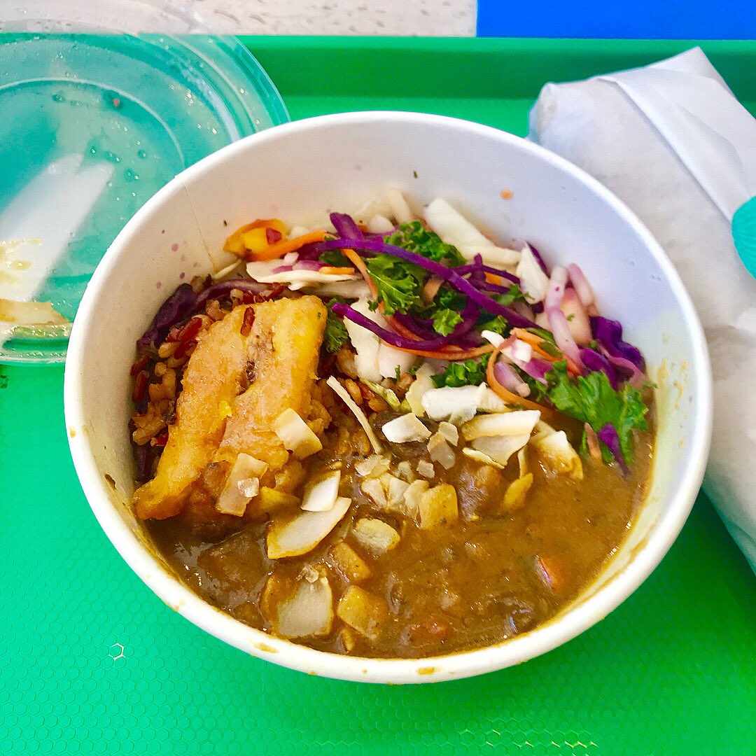 vicstewart's tweet photo. Curry goat from #Baygo -anew(ish) Caribbean takeaway concept in the City run by British-Trinidadian founder Chris Morris. Gd food &amp; interesting to hear of alll the many questions people (both those familiar and unfamiliar with Caribbean food) ask in-store https://t.co/Cg7TFRcWco https://t.co/yrzuYWEDNq