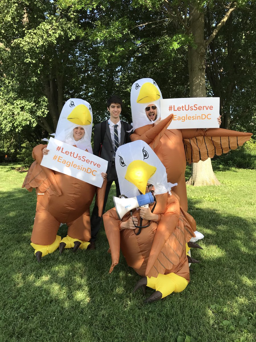 ServiceYear's tweet photo. Love this! The #EaglesinDC ran into a @CityYear alum on #CapitolHill! It’s time to expand #nationalservice in the 2019 budget! #LetUsServe

Learn more at https://t.co/KIyAAHPuob. https://t.co/rTTXe7YLto