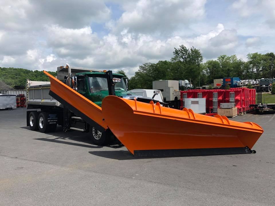 hudsonrvrtruck's tweet photo. This #Freightliner was outfitted with a @MonroeTrkEqp one-way plow, benching wing, Monroe stainless side dump combination body with front spread and @forceamerica hydraulics. It was recently delivered to The Town of Liberty Highway Department.
#webuildworktrucks @Truck_Tuesday https://t.co/MuE1ov8vjL