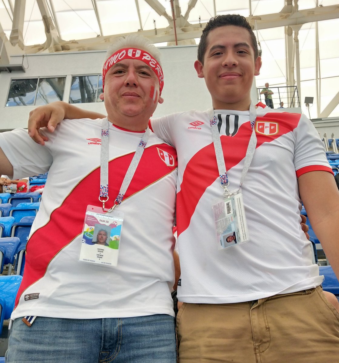 FIFAWorldCupPER's tweet photo. Ellos son los incondicionales 🇵🇪👏
Una vez más presentes junto a su @SeleccionPeru, esta vez en Sochi. 
Los fans de La Blanquirroja están #PreparadosParaTodo 
#PER #Rusia2018 https://t.co/2Oe79Ao1Fw