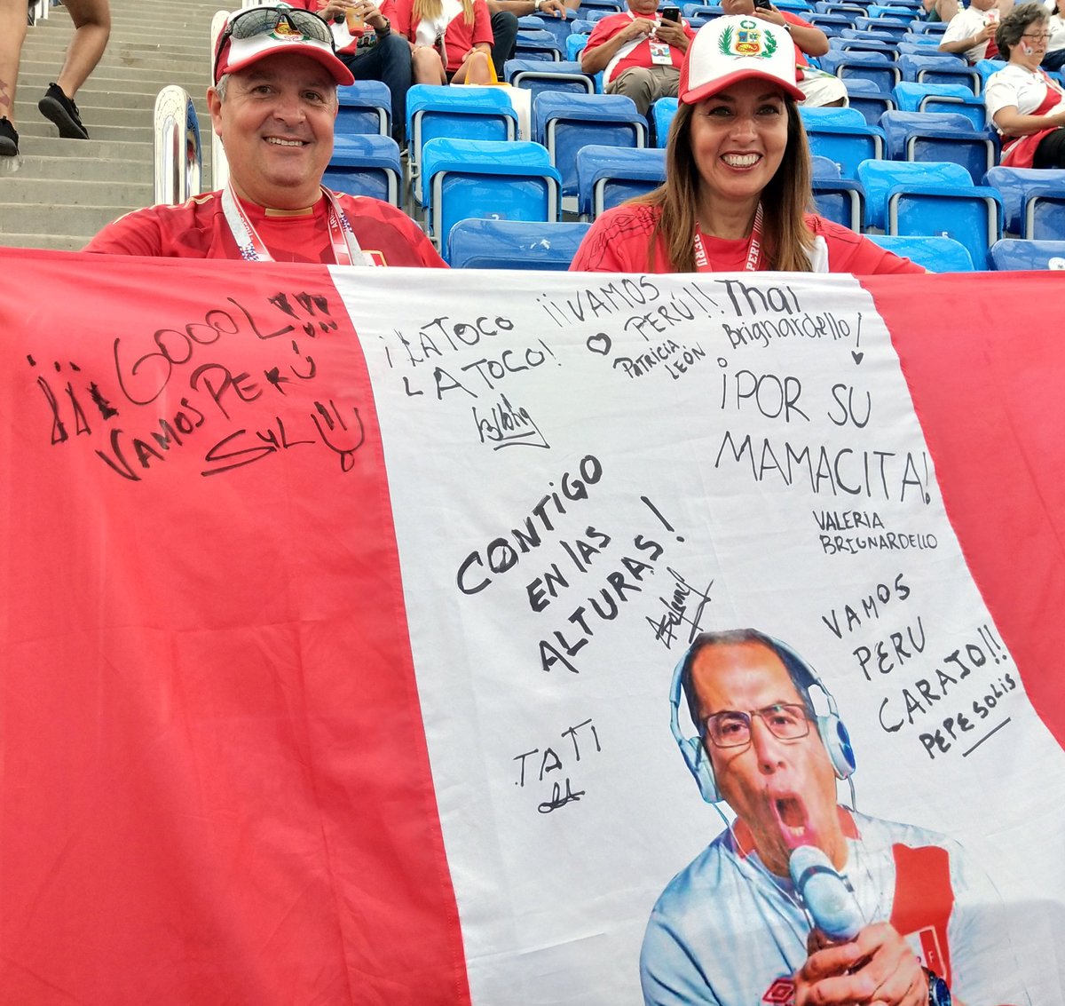 FIFAWorldCupPER's tweet photo. Ellos son los incondicionales 🇵🇪👏
Una vez más presentes junto a su @SeleccionPeru, esta vez en Sochi. 
Los fans de La Blanquirroja están #PreparadosParaTodo 
#PER #Rusia2018 https://t.co/2Oe79Ao1Fw