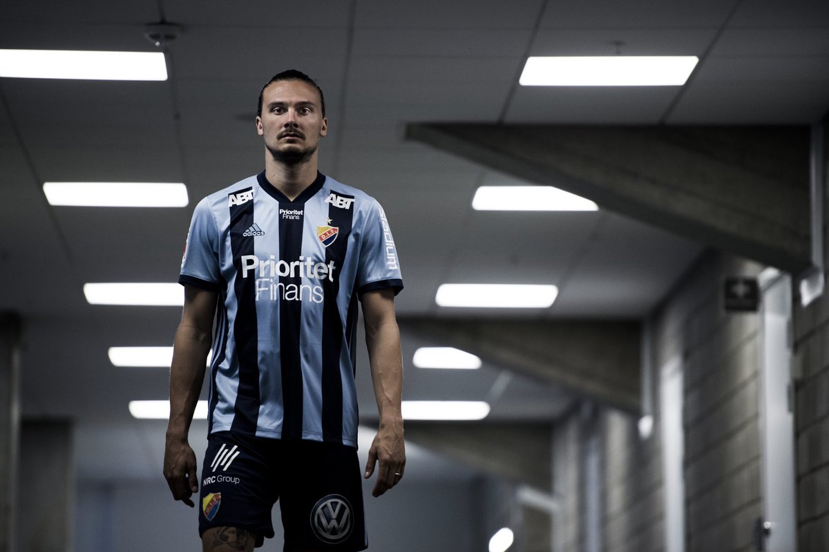 Djurgården fyller på truppen med en tung prestigevärvning inför den allsvenska omstarten. Den landslagsmeriterade mittbacken Erik Johansson lämnar FC Köpenhamn för spel med Djurgården i 4,5 år – ett val som kändes helt rätt, enligt den 29-årige försvararen.