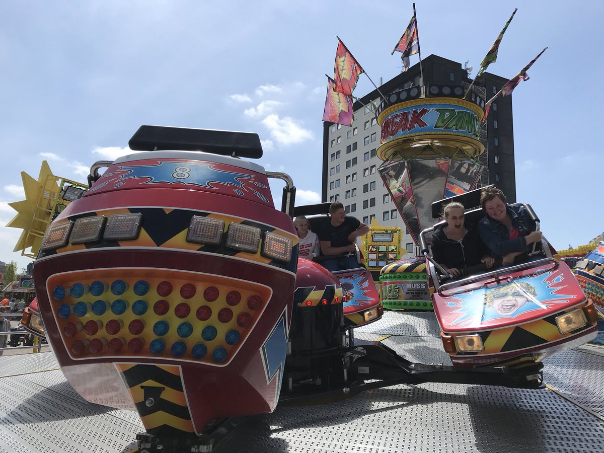 Zie ze genieten! Het is een heerlijke middag zwieren en zwaaien voor cliënten op de #ttkermis <a href="/Gemeente_Assen/">Gemeente Assen</a>
