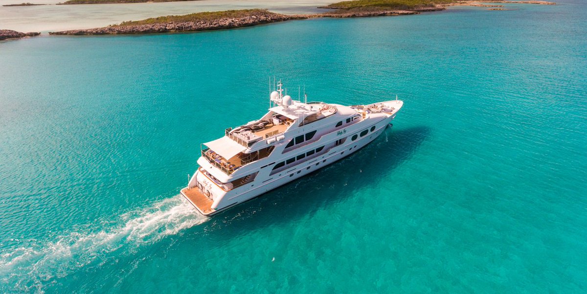 immidia's tweet photo. #LADY_JOY @immidialuxury 
#turqoise #privateyachtclub #yachtweek #royalfamilyempire #royalspaces #privateyachtparty #immidialuxury #yachtlife #seaside #seaparty #partyonyacht #yachtentireworld #privateyachtlife #PrivateLifeonlife #SuperYacht #LuxuryYacht #Triponyacht https://t.co/XBYqWmM7L8