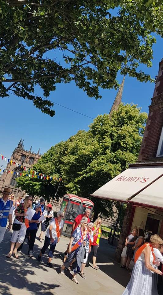 RotherHosp's tweet photo. Hundreds of Rotherham's fantastic volunteers - including our spectacular Hospice volunteers - are out in Rotherham today promoting volunteering in the town! 

#VolunteersWeek2018 #CharityTuesday https://t.co/pImvIYhH9i