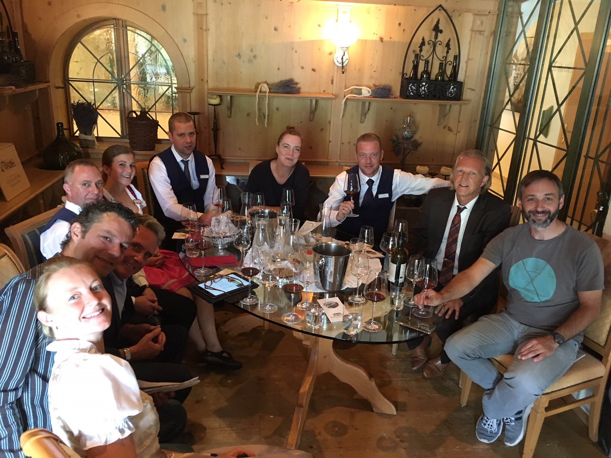 Hotel_Seespitz's tweet image. Herzlichen Dank an die Firma Morandell und das Weingut Feiler-Artinger aus Rust im Burgenland für die exquisite Weinverkostung 🍷😋! Es war ein Genuss.
#seefeld #weindegustation #wein #winelovers