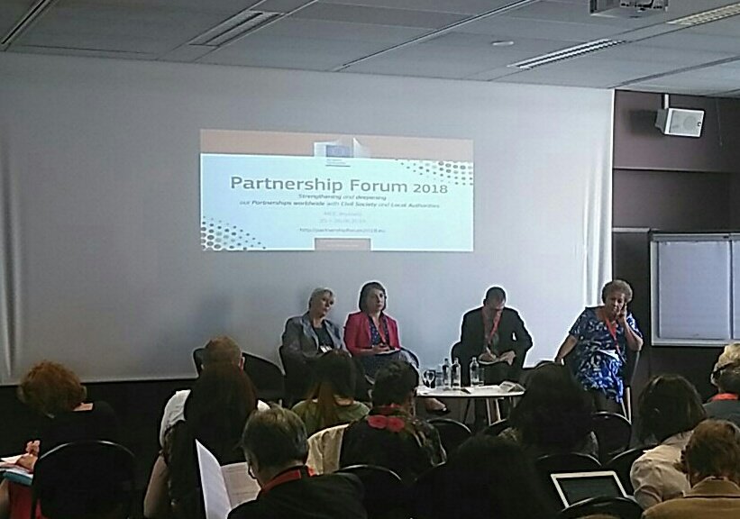 GeoPapoutsi's tweet photo. .@WECF_INT representative at #EUPartnership18 sharing the importance of gender-just #coops to lead the #EnergyTransition to #energydemocracy. #FPA synergies with best practices at local level! @REScoopEU @CoopsEurope @icacoop @ICAAPAC @CoopAmericas @ICA_AFRICA1 @europeaid https://t.co/JLtECWsPtV