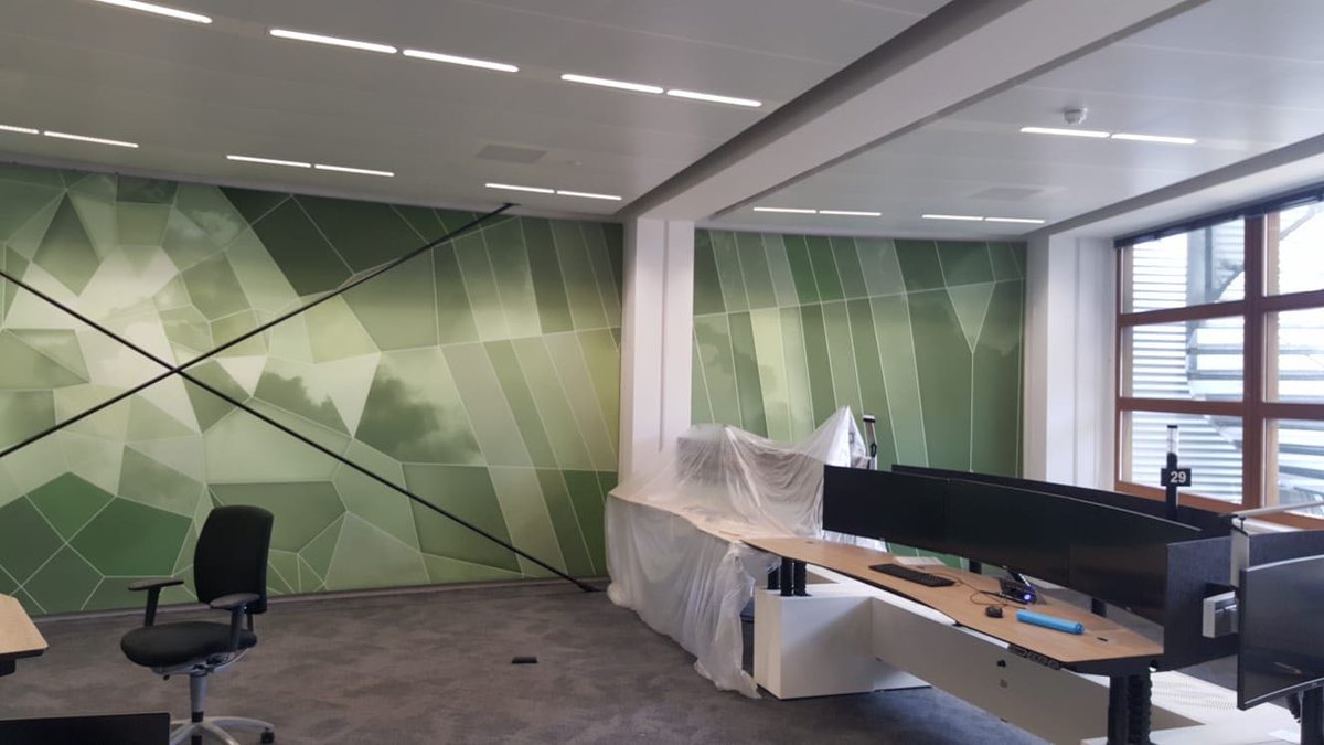 EASY_NC's tweet image. In opdracht van #Politie Diensten Centrum hebben we gebogen akoestische #EASYphoto wanden geplaatst in de meldkamer #Oost-Brabanet. Met een uniek #design is de #akoestiek in de ruimte verbeterd.  Lees meer over dit project in onze blog: bit.ly/2tv3ekN