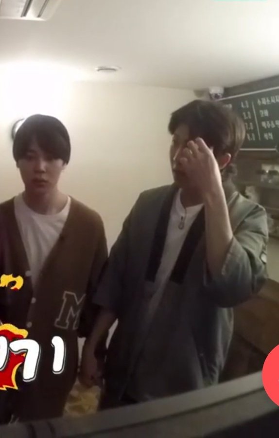 they're......they're holding hands ;-; 💘