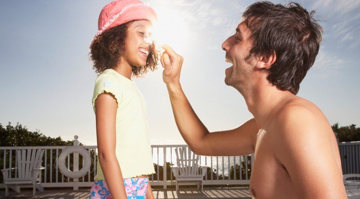 chscancercenter's tweet photo. You should be wearing sunscreen everyday, but it is even more important during the summer months. Need guidance on choosing the right sunscreen? This guide from @AmericanCancer will help!  ⛱️

https://t.co/lJ0ZMmB6Zr
#CCC #sunscreen #suncare https://t.co/TZjbZrk62u