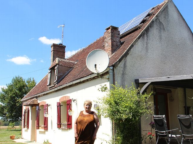 lyonne_fr's tweet photo. #Prunoy : leur habitation branchée au réseau EDF après 30 ans sans électricité https://t.co/BCKx0Ooxu6 https://t.co/e2uIQip7PM