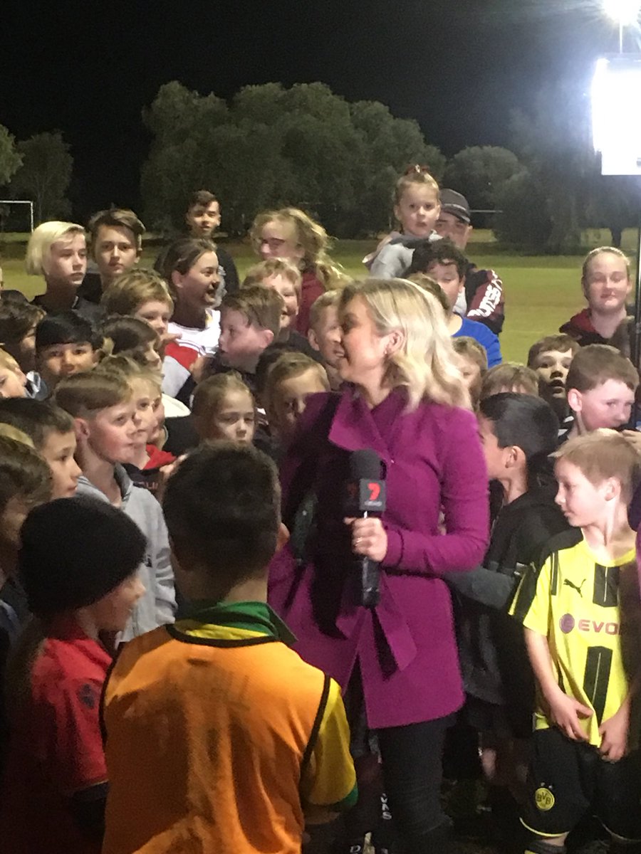 ElizDownsSC's tweet photo. The #downsarmy helping present the @Ch7Adelaide weather report tonight - thanks to @AmeliaMulcahy7 and @PlayfordCouncil https://t.co/Zoq77T1QP0