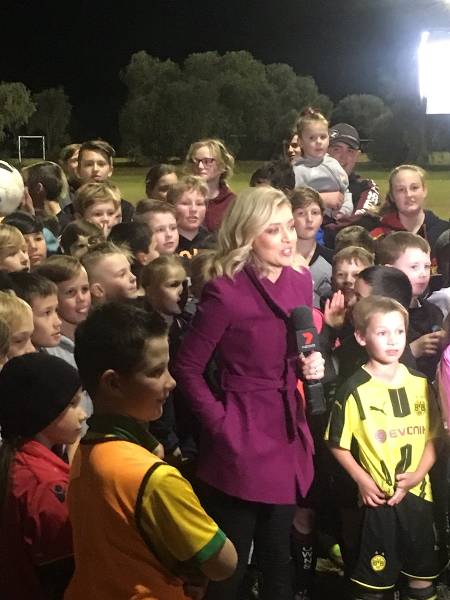 ElizDownsSC's tweet photo. The #downsarmy helping present the @Ch7Adelaide weather report tonight - thanks to @AmeliaMulcahy7 and @PlayfordCouncil https://t.co/Zoq77T1QP0
