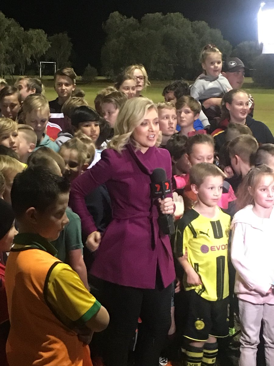 ElizDownsSC's tweet photo. The #downsarmy helping present the @Ch7Adelaide weather report tonight - thanks to @AmeliaMulcahy7 and @PlayfordCouncil https://t.co/Zoq77T1QP0