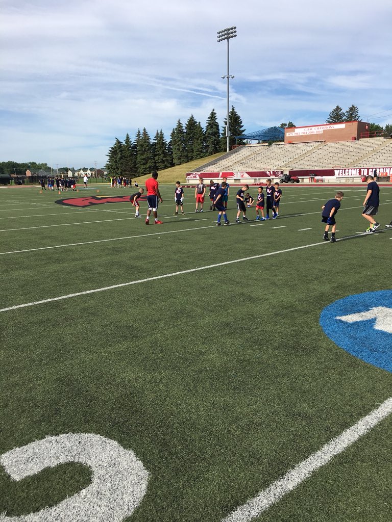 svsu_football's tweet photo. Backpedal for days. #coachBerry https://t.co/qzG4OOYDEN