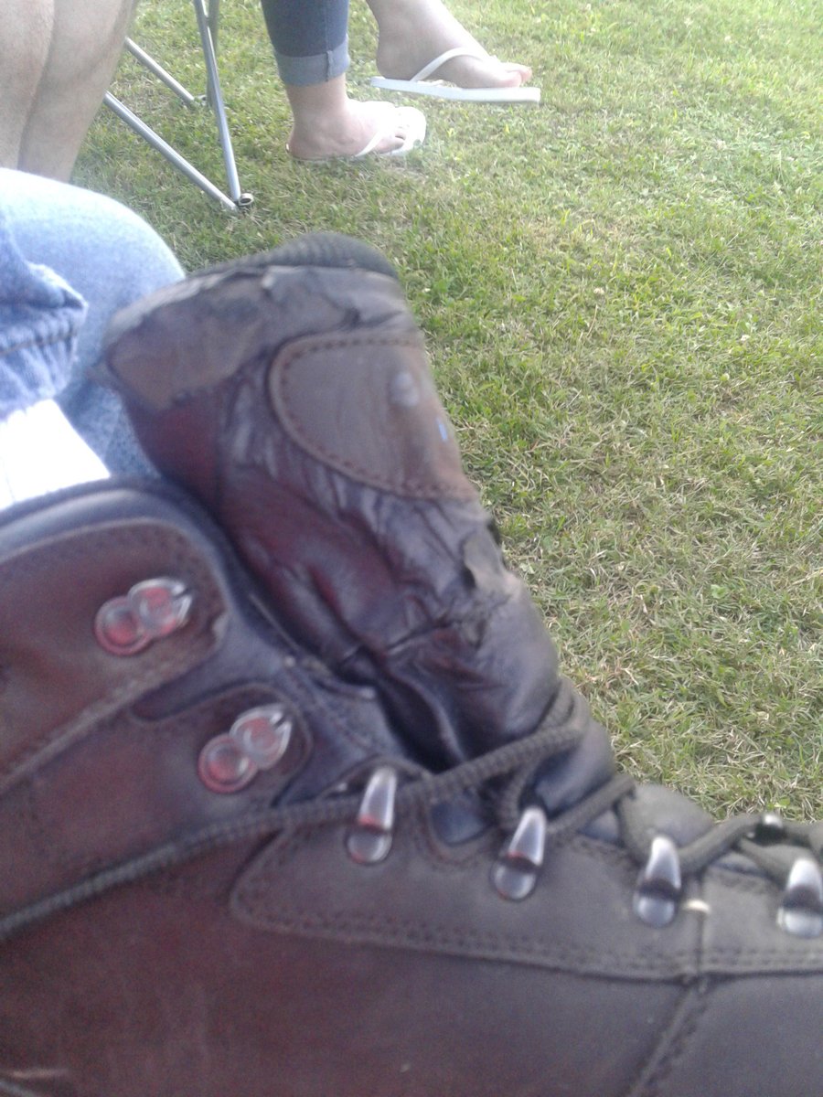 ServingJoyfully's tweet photo. @hitec_usa Very disappointed! I bought these as gift for my husband and this started happening after <2 weeks! Contacted CS and was told I have to pay to ship them back, then then you'll decide if the defect warrants replacement. If not, I end up out $100+ and with nothing. https://t.co/9j3cnwLqQ8