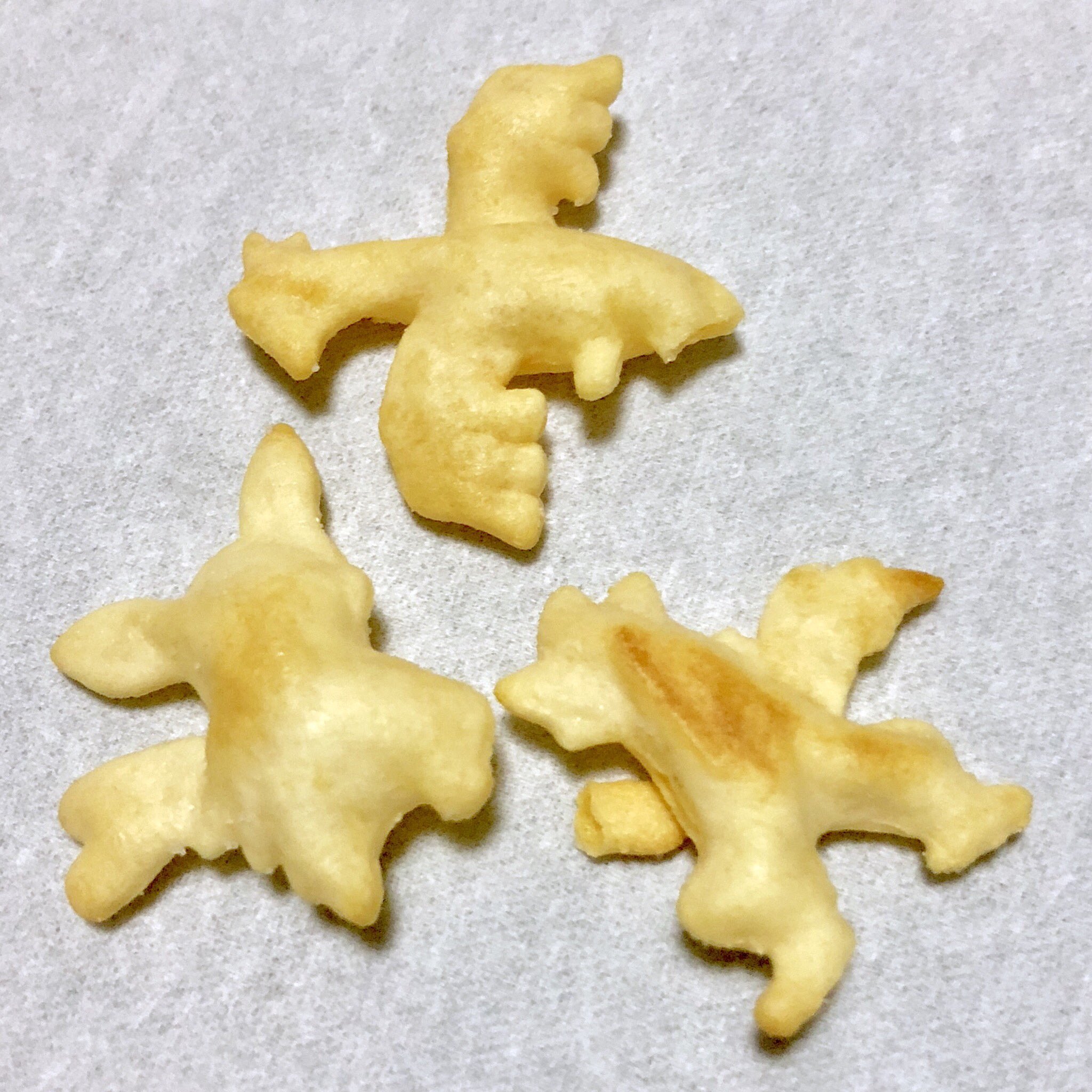 Elmo 久しぶりに おっとっと を買ってみたら ピカチュウなどのポケモンの形したのが入ってました ポケモン おっとっと