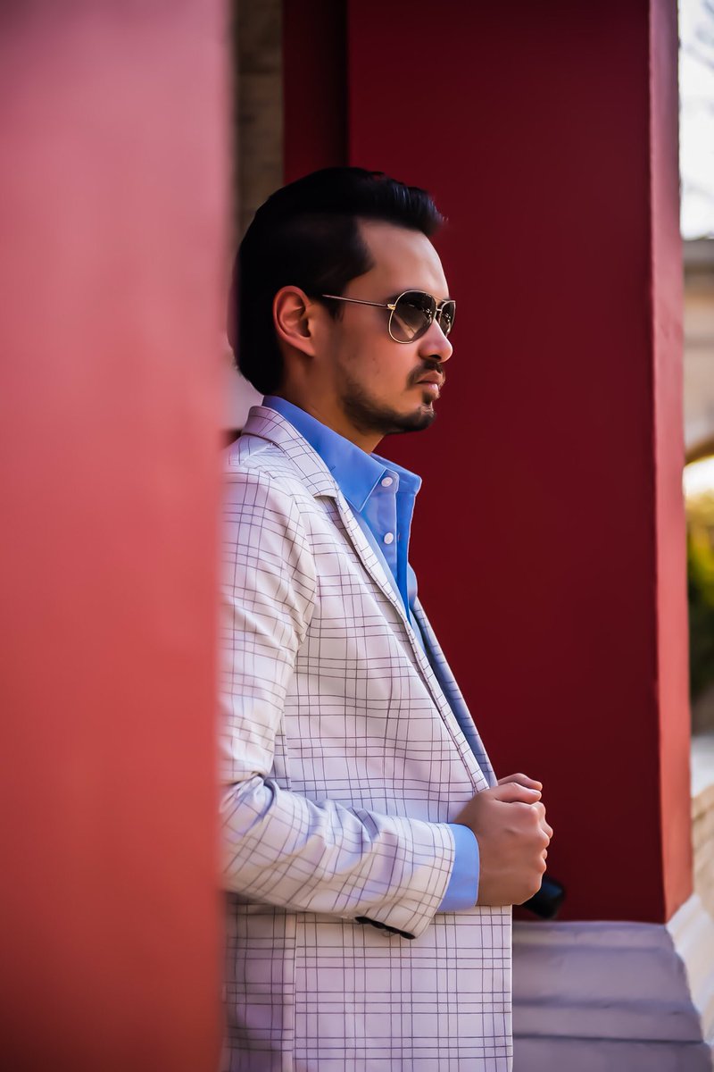 kalin_le's tweet photo. The look (that you can’t see but I know what I am talking about 😂)
—
Photo by Vitalij Sidorovic
—
#suit #nottinghill #photography #london #sunglasses #summer #menstyle #bloggerstyle https://t.co/C4saZDyC9i