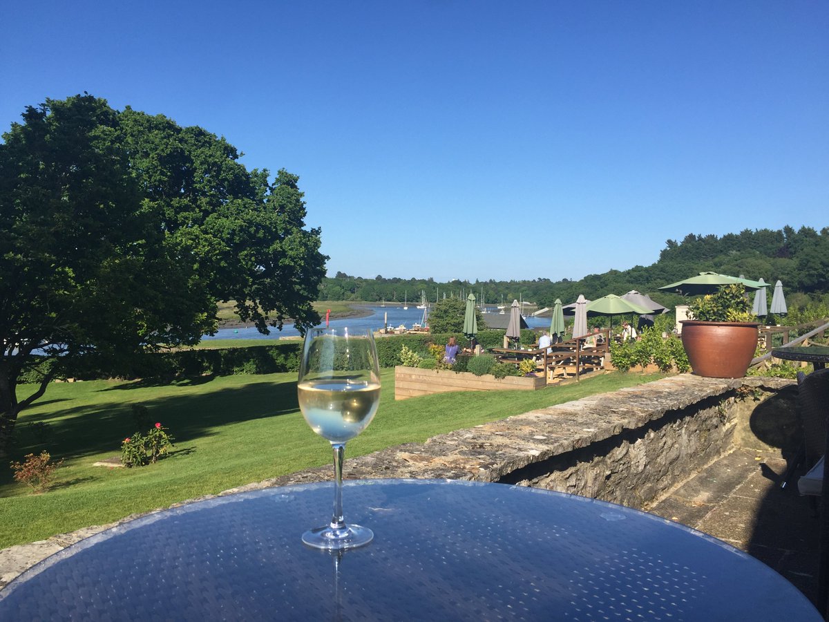 masterbuildUK's tweet photo. #Heatwaveuk has arrived - take a seat enjoy the views with a cold one of these.... RT #staycation  https://t.co/eOG6FZPF50 #alfresco don't go to @Tesco  😀 #masterbuildersuk https://t.co/Fs17lDvXsf