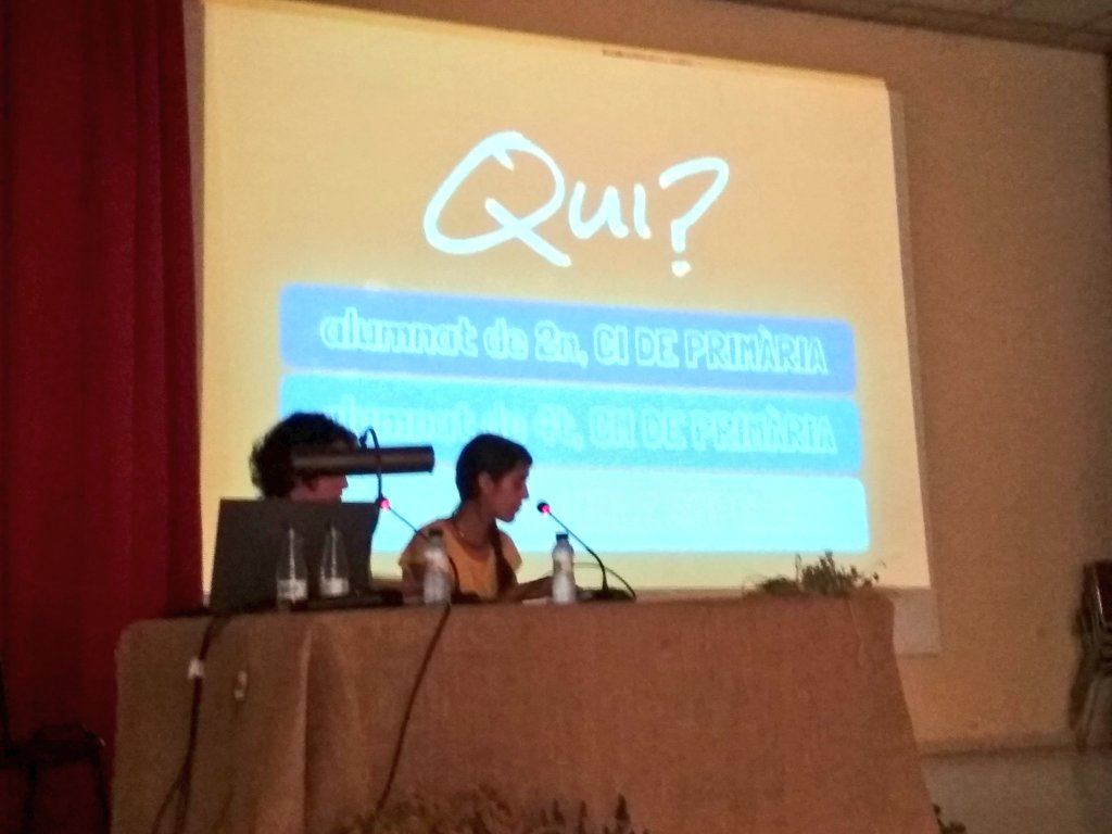 IE3dabril's tweet photo. Les companyes Yolanda @ylarrosam i Jasmina han explicat el projecte de robòtica que han dut a terme a cicle inicial i cicle mitjà. Molt bona feina!! #Femicompartim #STEM https://t.co/IeVCVIqP40
