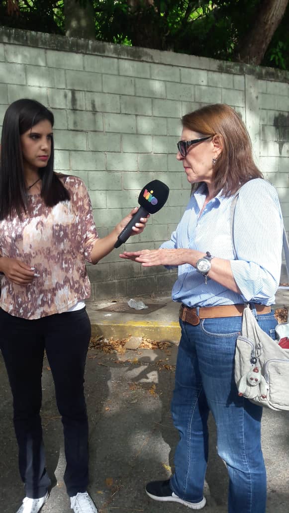 UrgellesBaruta's tweet photo. Hoy #26Jun Vecinos baruteños se encuentran en la sede de #Hidrocapital en Chuao, en protesta ciudadana por falta el agua por más de 21 días, sectores y urbanizaciones Los Samanes, Guaicay, El Naranjal, Las Danielas, Las Minas, La Bonita. https://t.co/yQ1VePIOqh