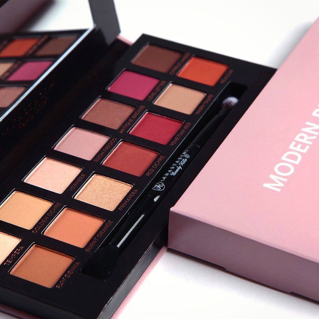 cultbeauty's tweet photo. 🥁 drum roll please 🥁 the award for ‘Best Palette’ in a leading (make up) role goes to @ABHcosmetics’ Modern Renaissance https://t.co/dCfpt4q9S1 https://t.co/aM8xvwskUo