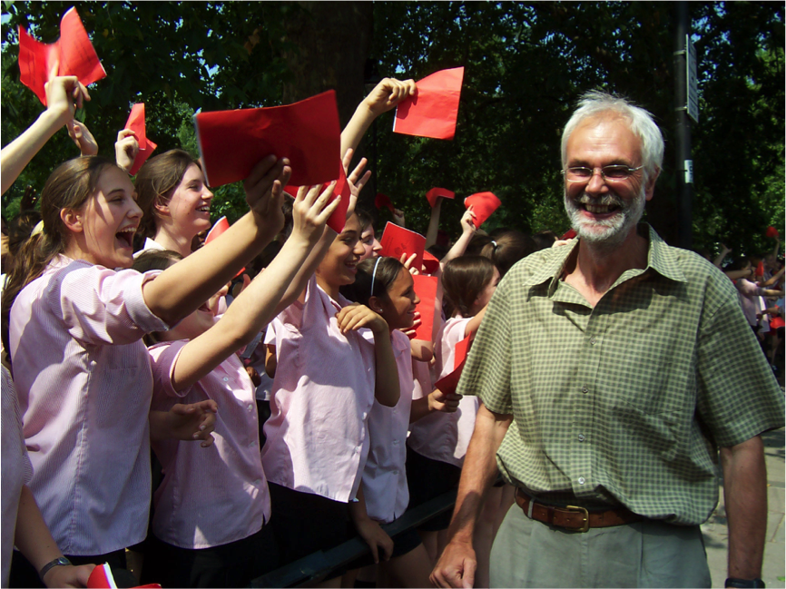 LMXgirls's tweet photo. What makes @LMSParsonsGreen special? Read this tribute to physics doyen Mr Geoff Mayne, who passed away in May, to find out https://t.co/HFibcQAt3J https://t.co/9xm29cLBt8