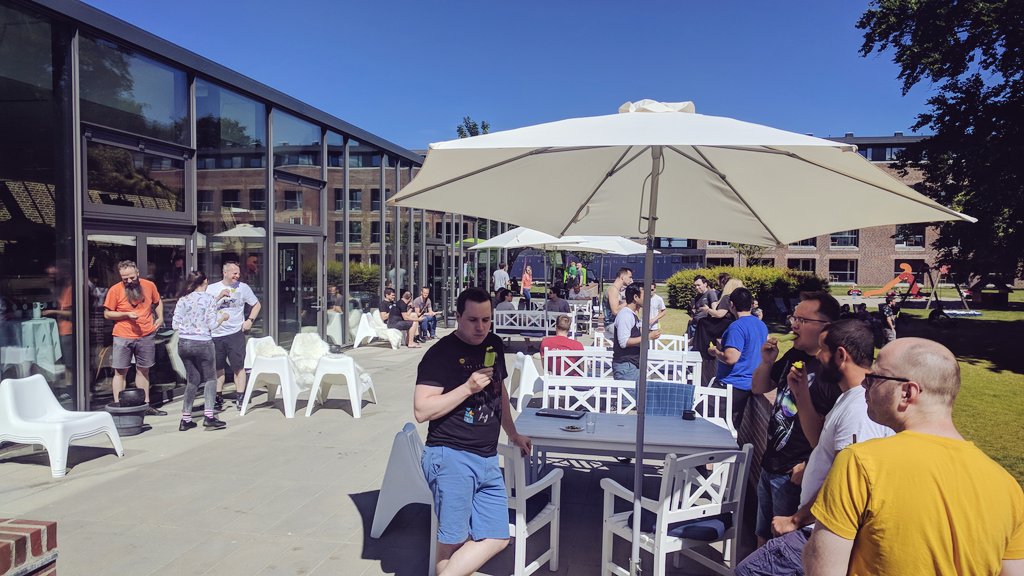 CiroContns's tweet image. #Hackweek is like high school, but without the bullying.

#UnityHackweek #unity3d