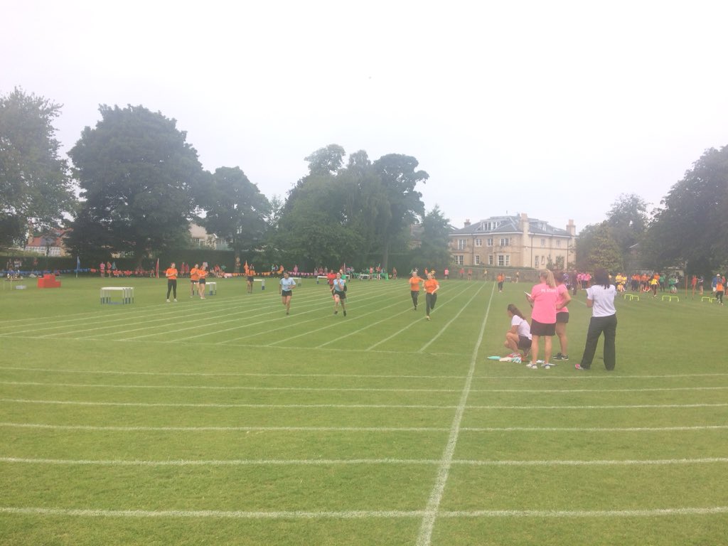 stgeorges_sport's tweet image. Senior School Sports Day is off to a flying start! #Track #Field #FunTrack #HousePoints #teamstgs